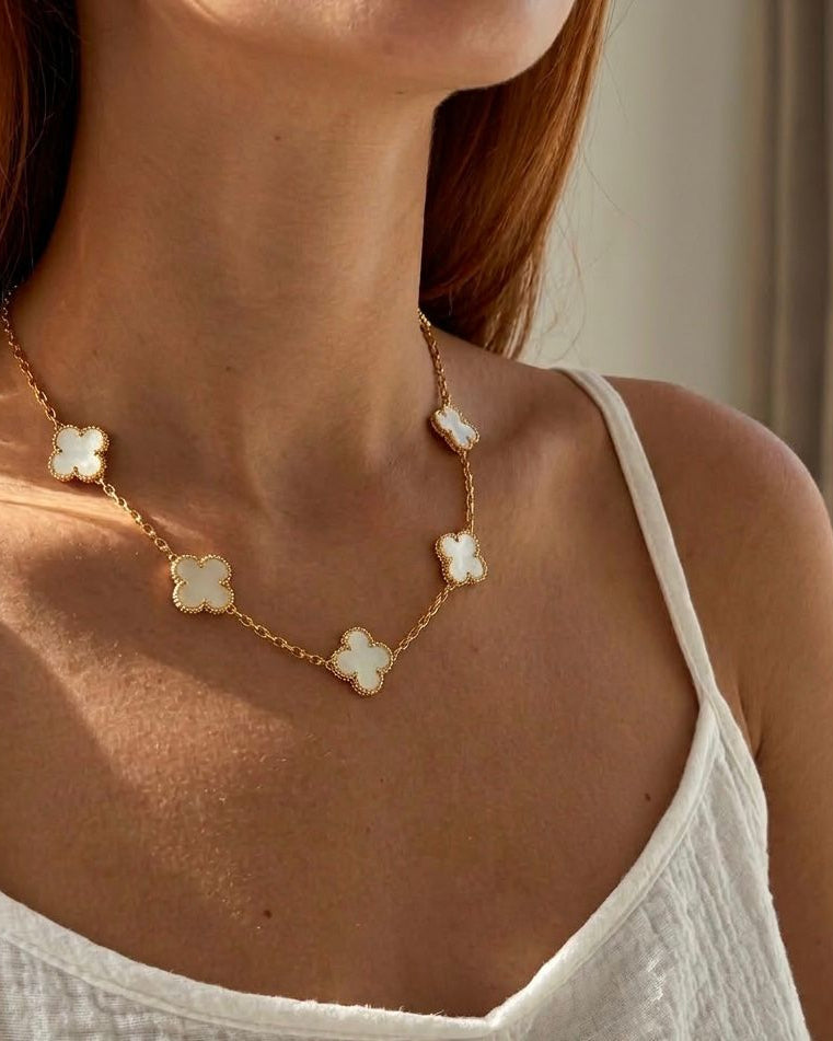 Collar flor nacarada multiple